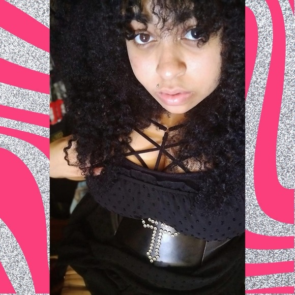 Meet your Posher, Lita - Picture 2 of 4